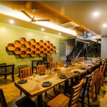 Elite Boutique Hotel Satara Bagian luar foto