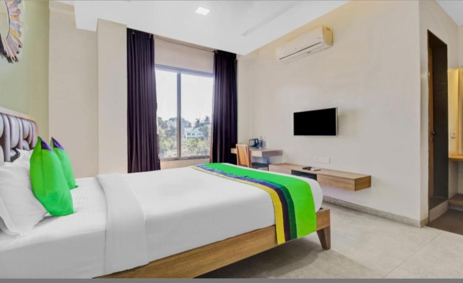 Elite Boutique Hotel Satara Bagian luar foto