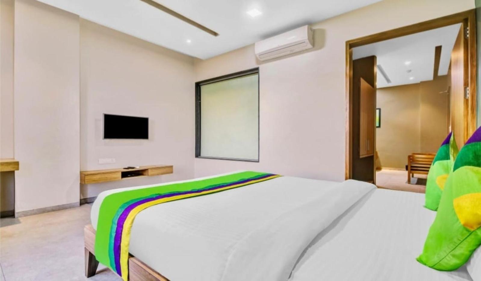 Elite Boutique Hotel Satara Bagian luar foto