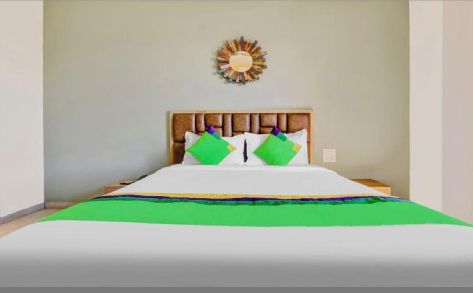 Elite Boutique Hotel Satara Bagian luar foto