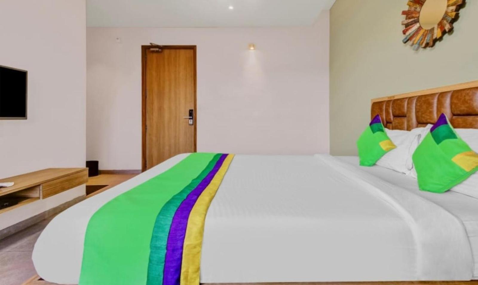 Elite Boutique Hotel Satara Bagian luar foto