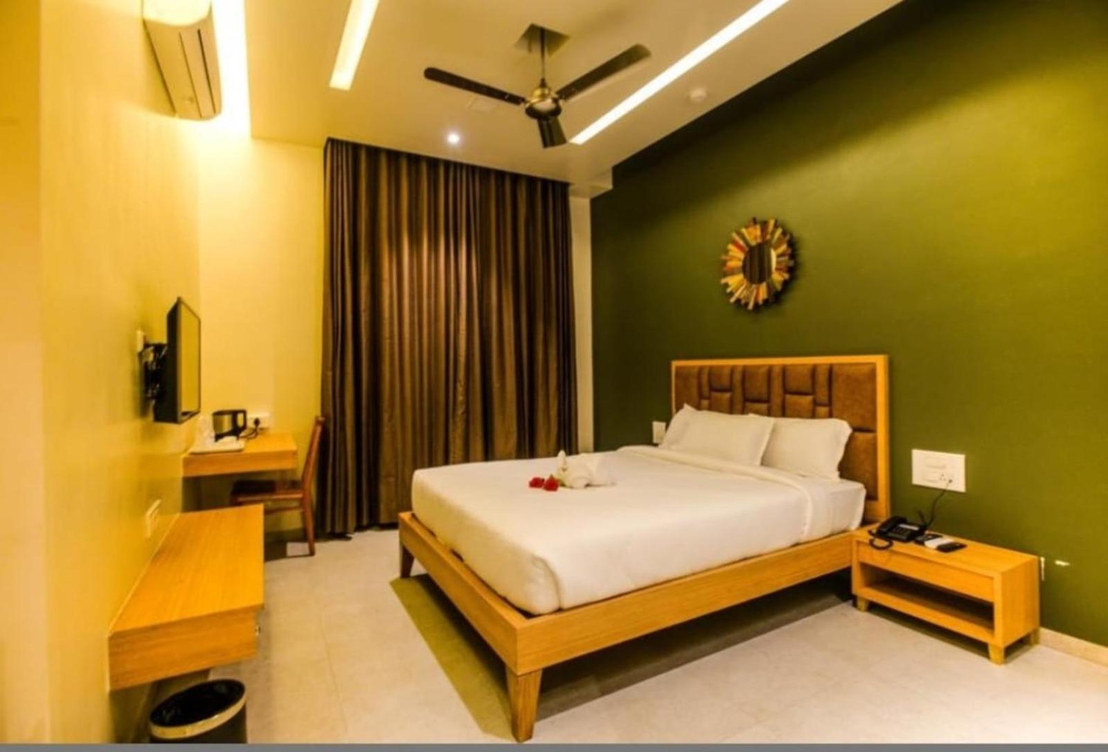 Elite Boutique Hotel Satara Bagian luar foto