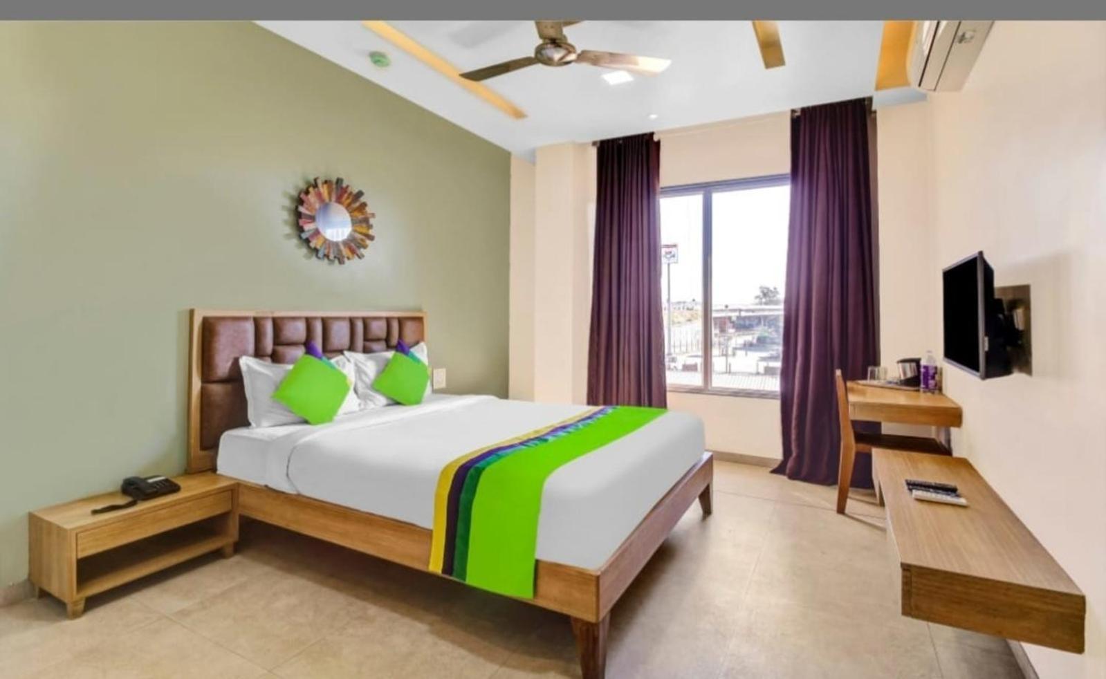 Elite Boutique Hotel Satara Bagian luar foto