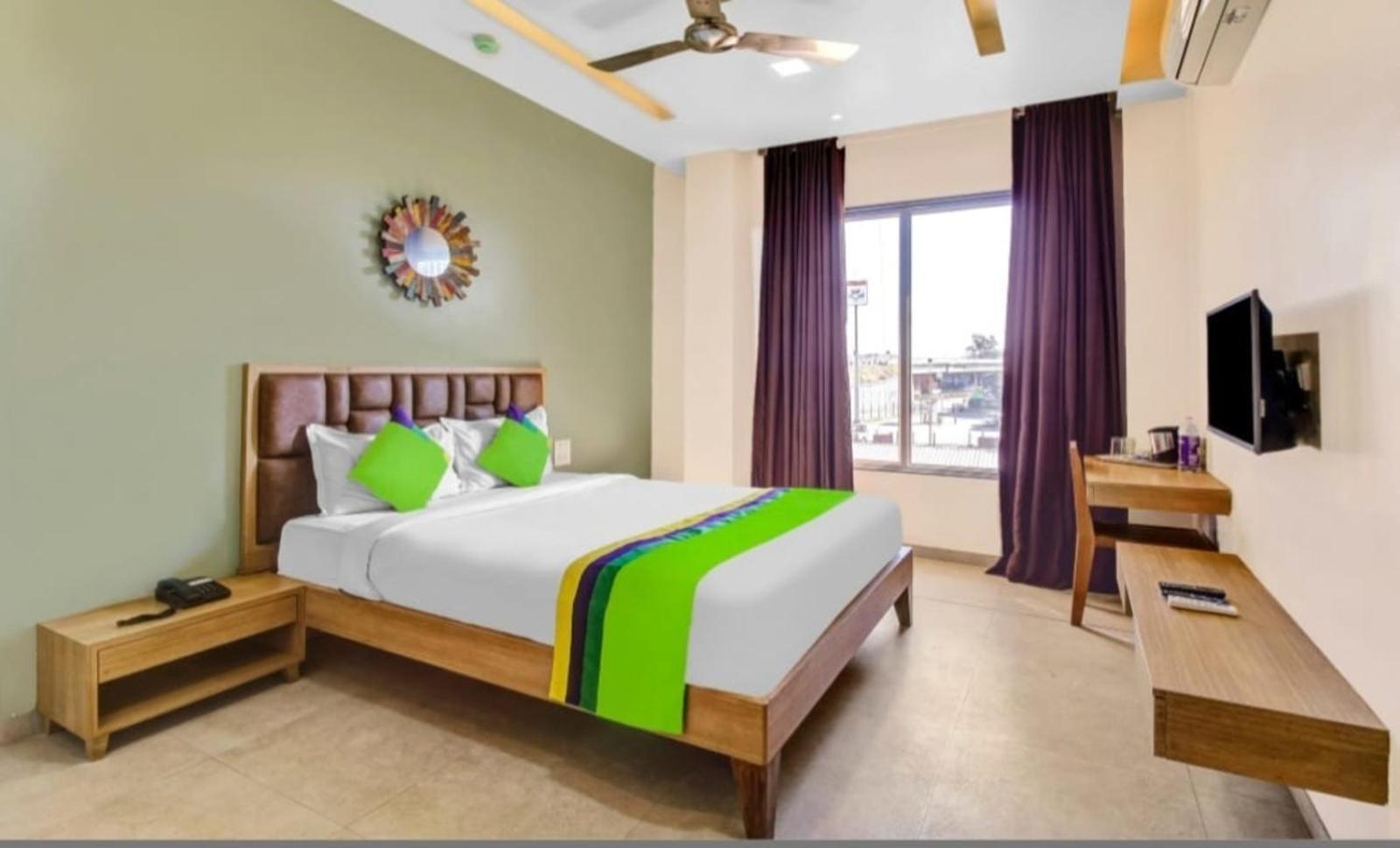 Elite Boutique Hotel Satara Bagian luar foto