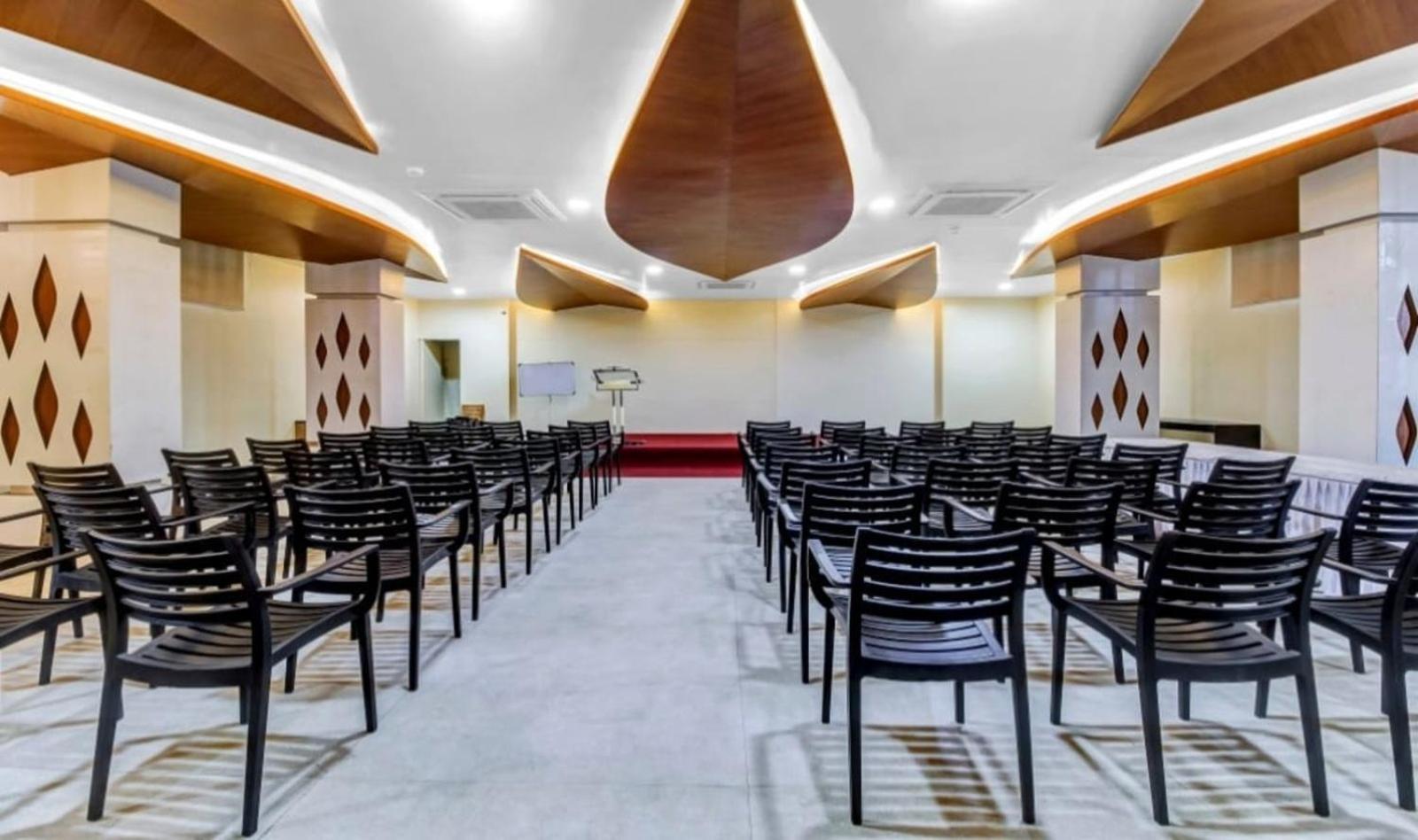 Elite Boutique Hotel Satara Bagian luar foto