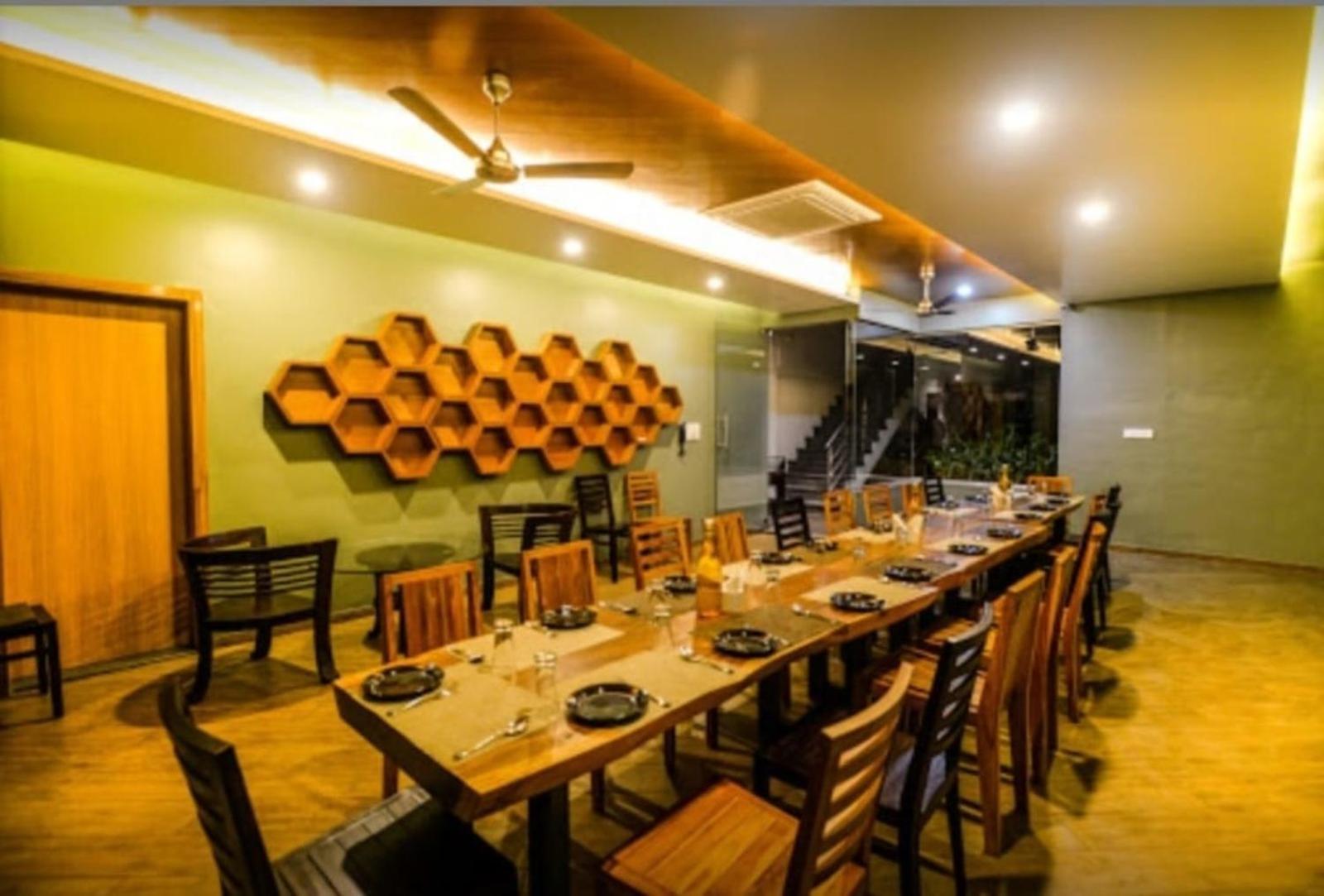 Elite Boutique Hotel Satara Bagian luar foto