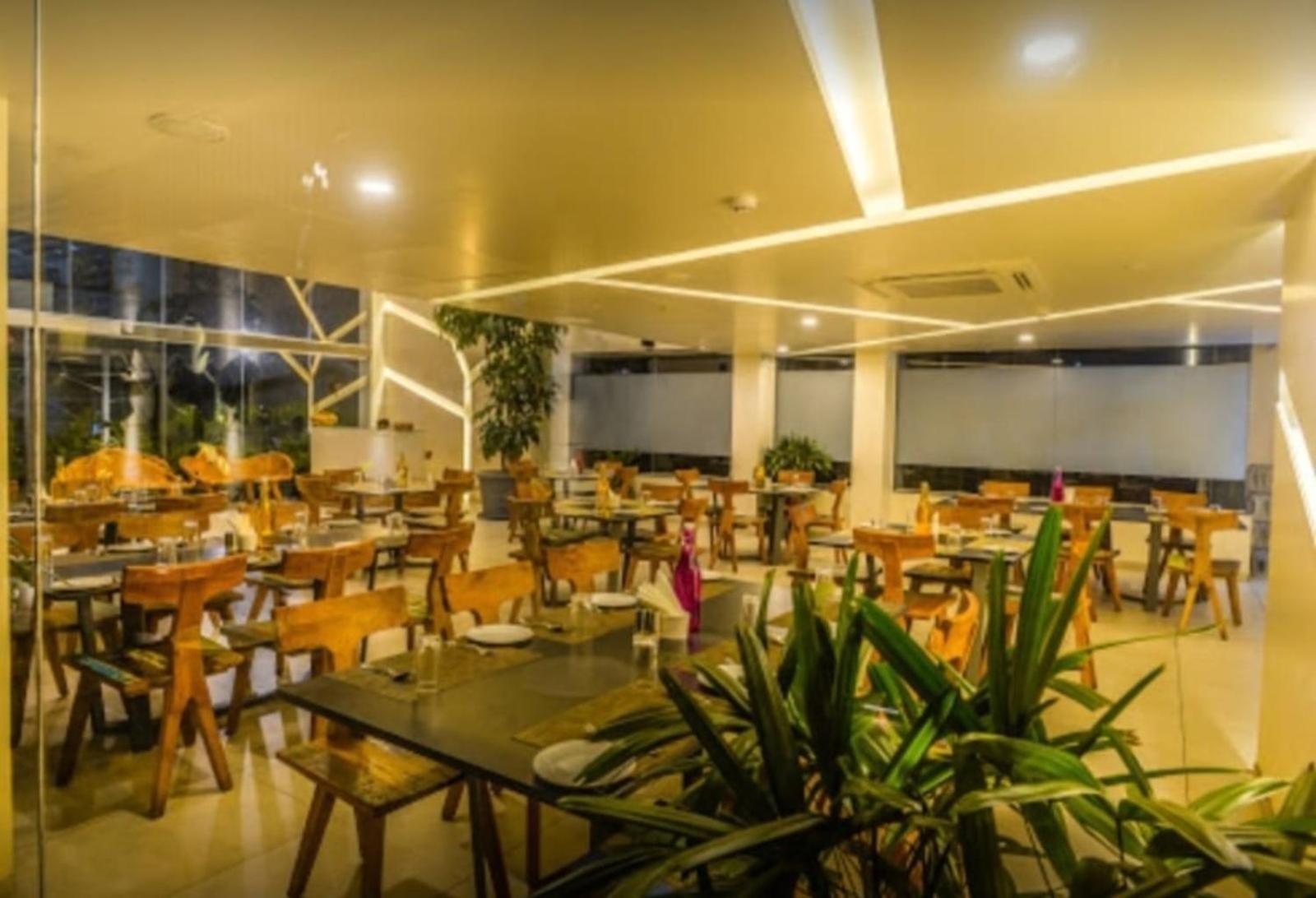 Elite Boutique Hotel Satara Bagian luar foto
