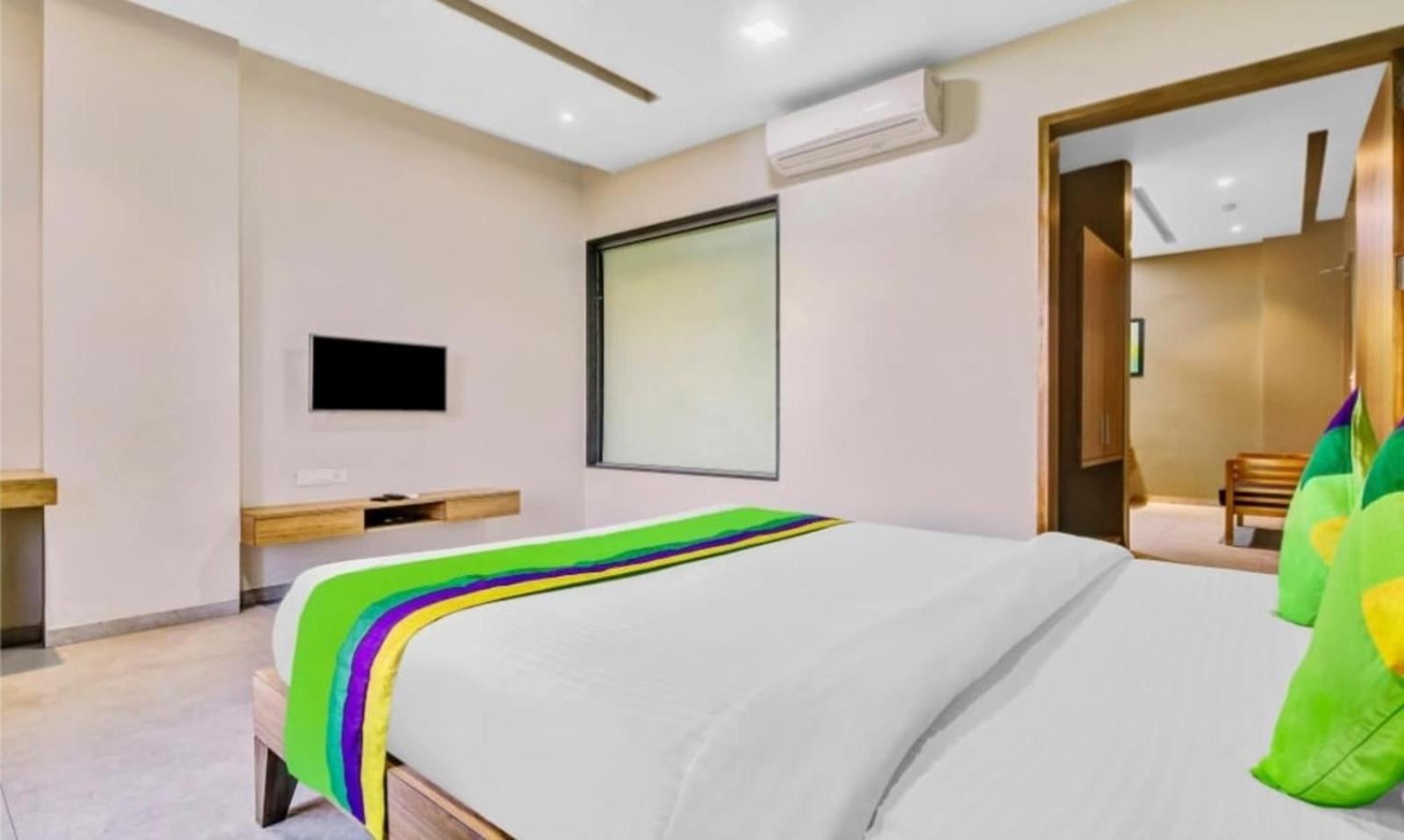 Elite Boutique Hotel Satara Bagian luar foto