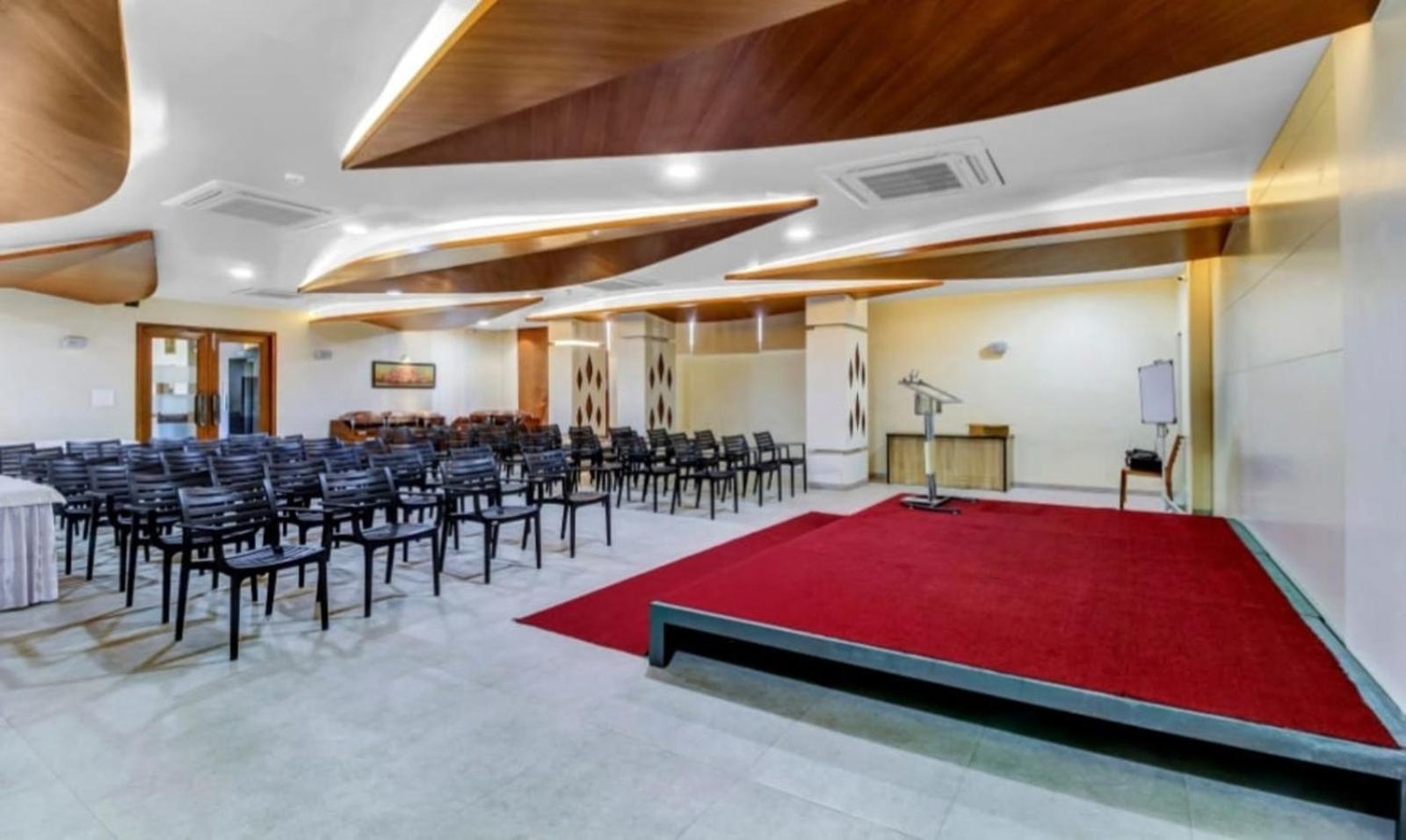 Elite Boutique Hotel Satara Bagian luar foto