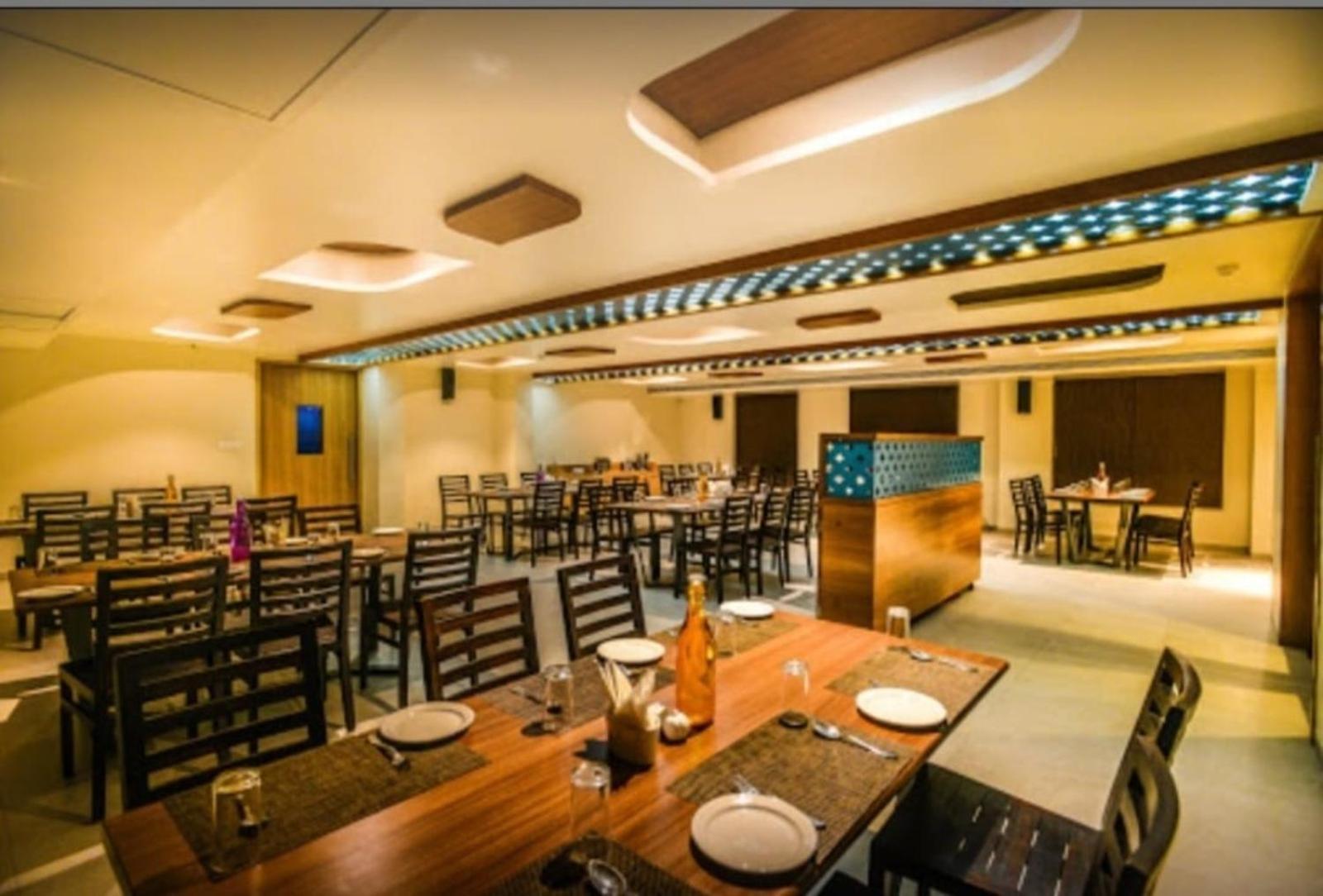 Elite Boutique Hotel Satara Bagian luar foto