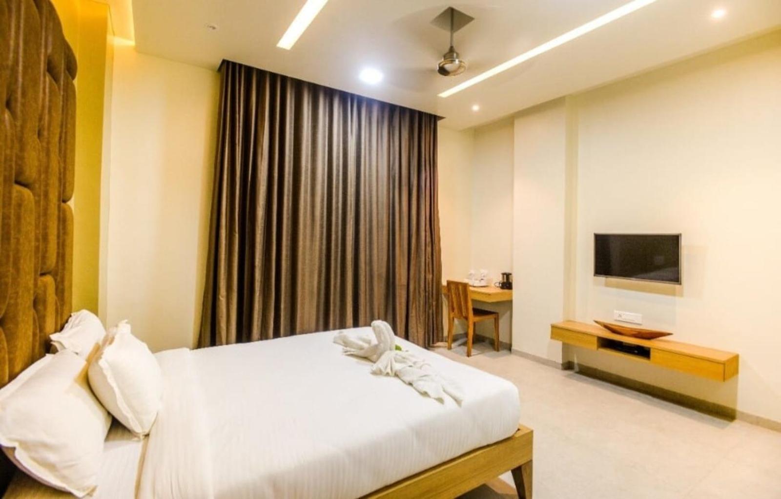 Elite Boutique Hotel Satara Bagian luar foto