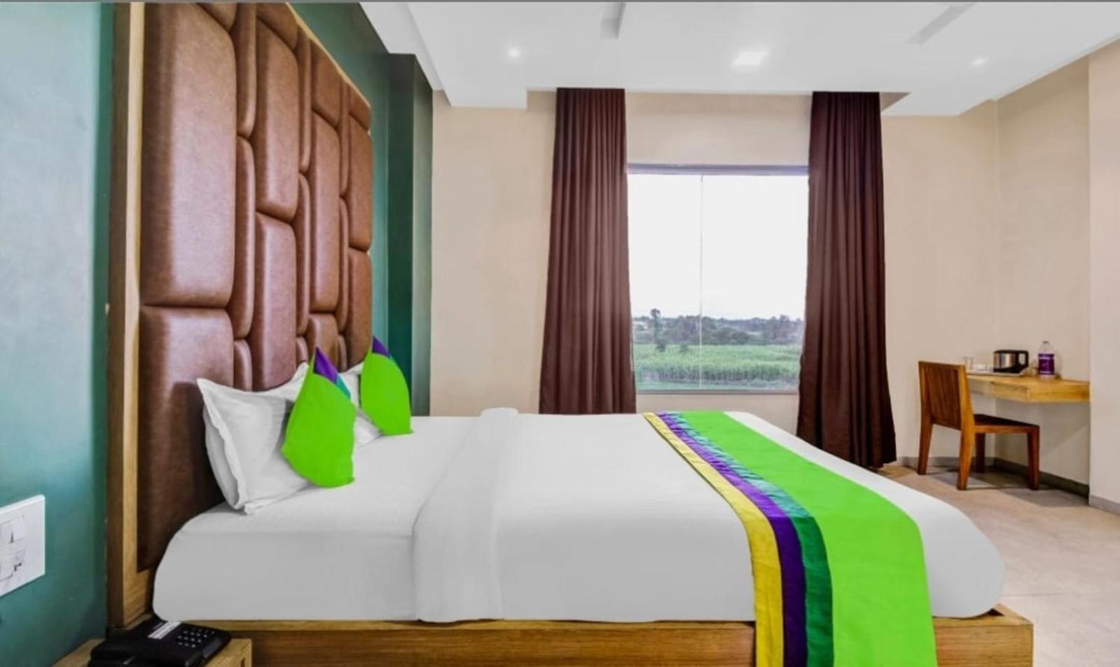 Elite Boutique Hotel Satara Bagian luar foto