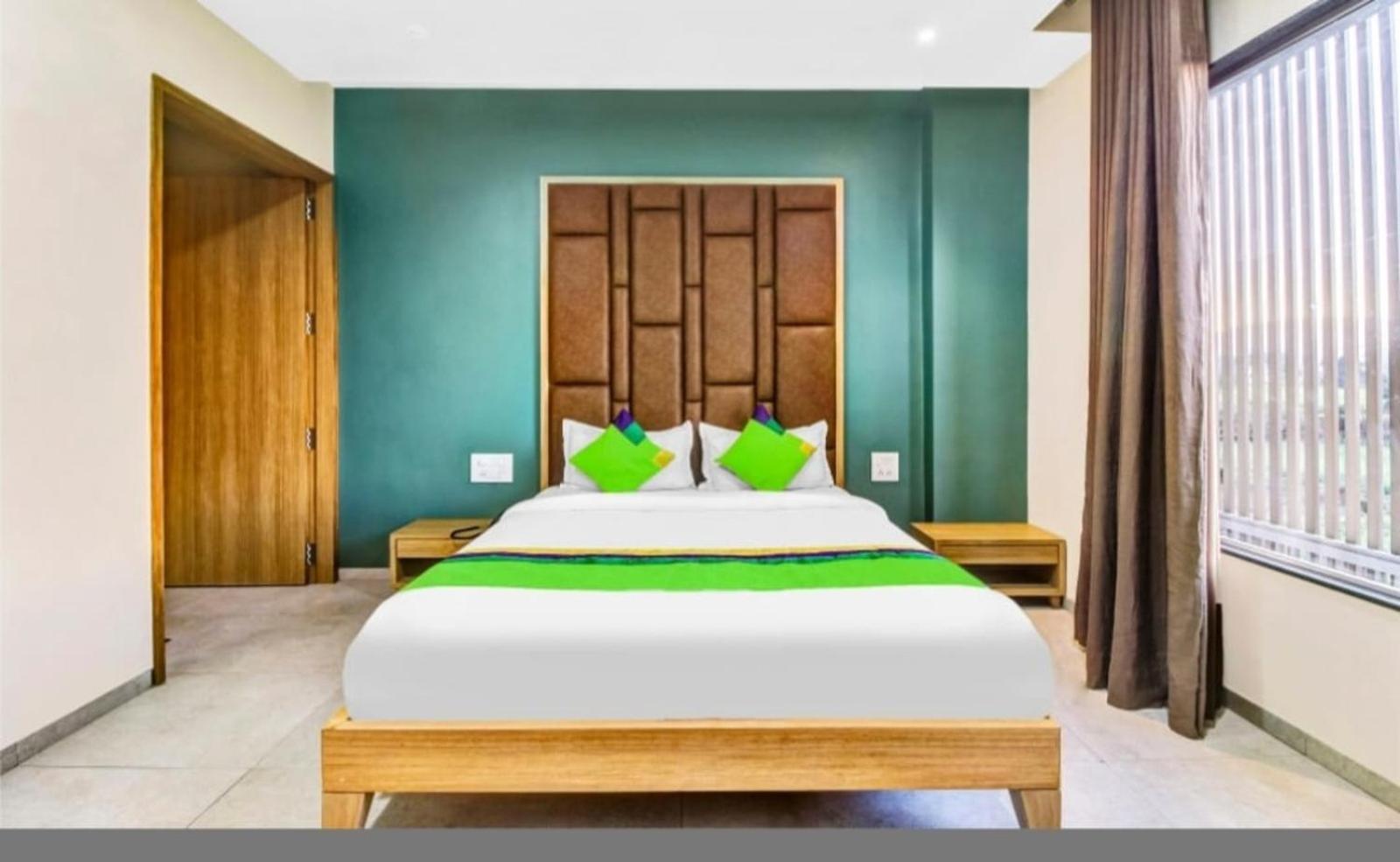 Elite Boutique Hotel Satara Bagian luar foto